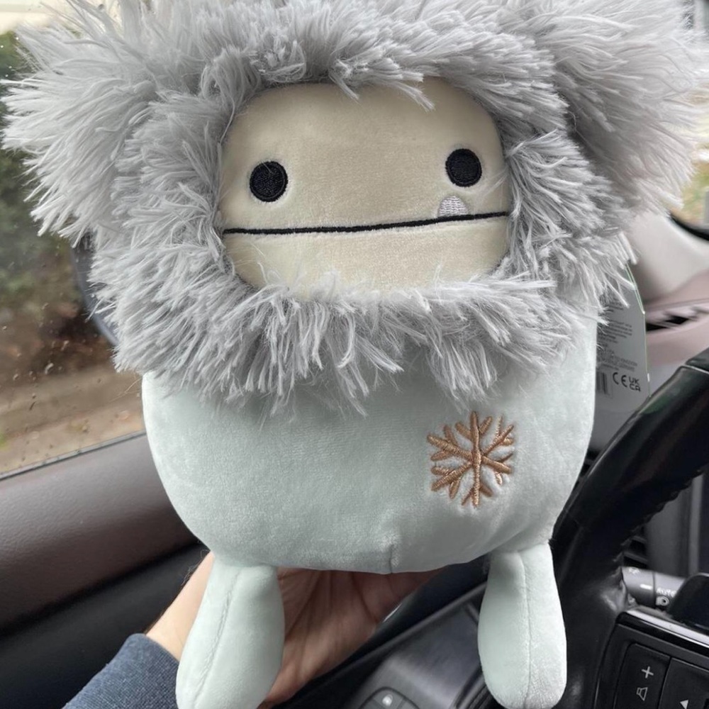 8” Elvita Bigfoot squishmallow us exclusive